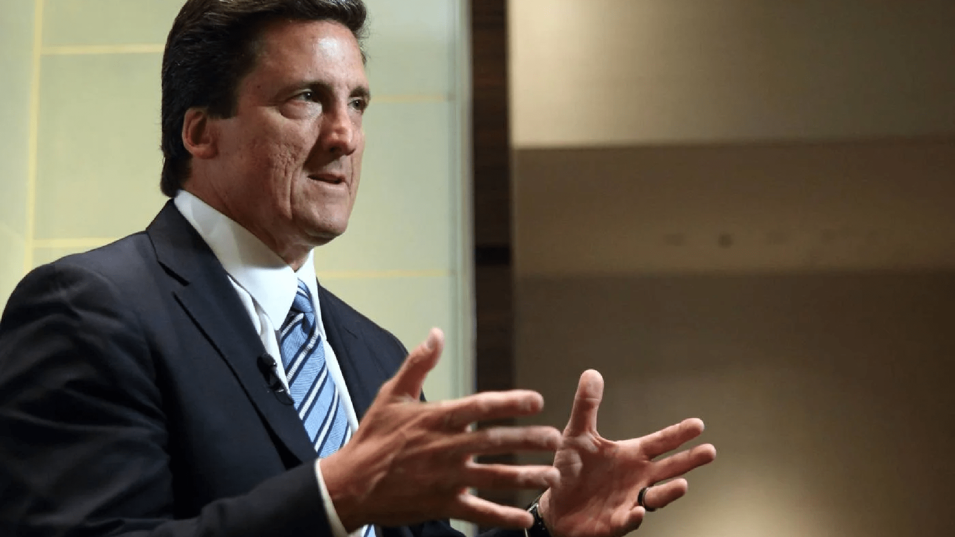 MGM Extends CEO Hornbuckle Through 2028