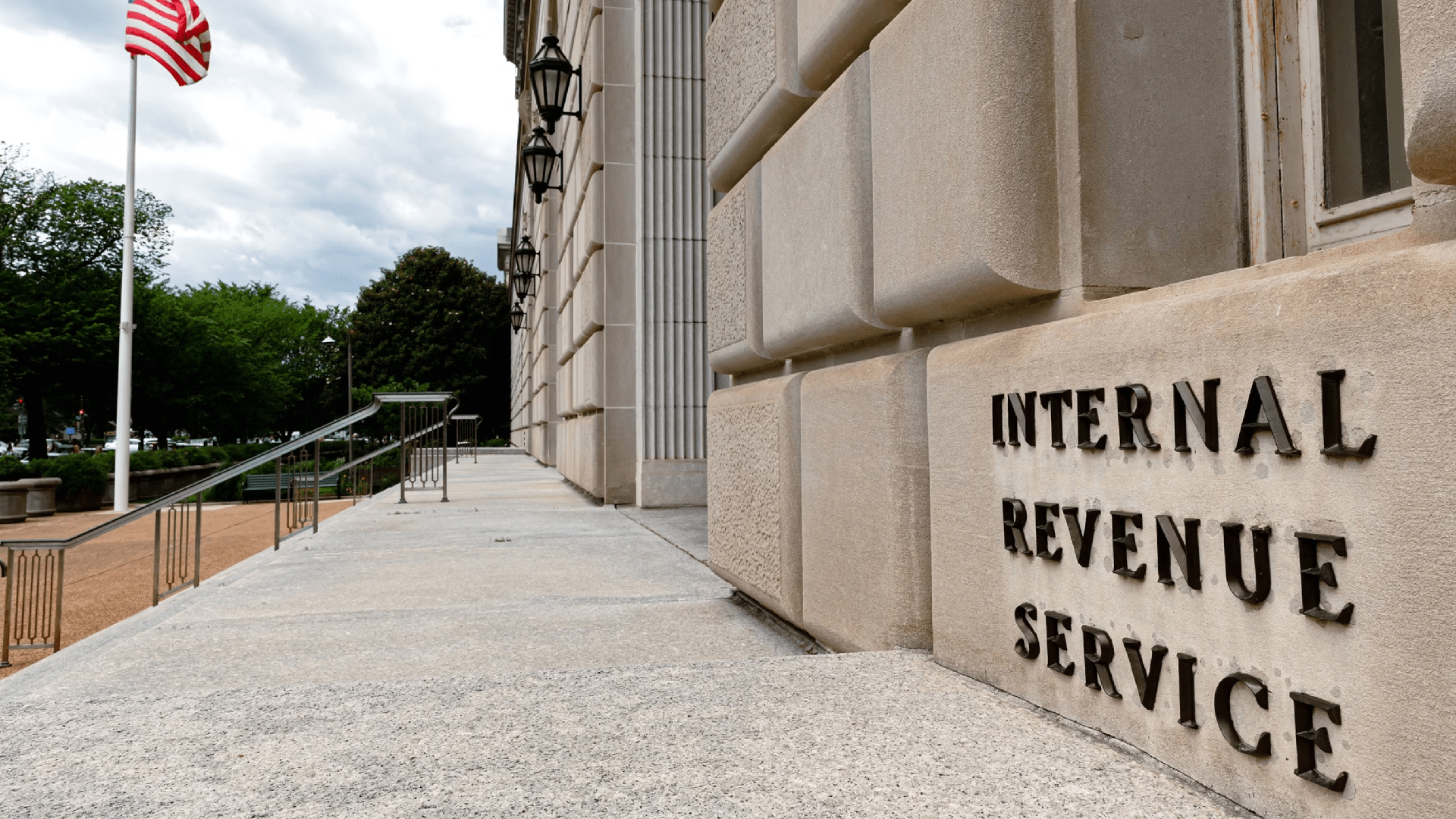 IRS Warns Sports Bettors That Betting With Unregulated Books Presents Added Risk